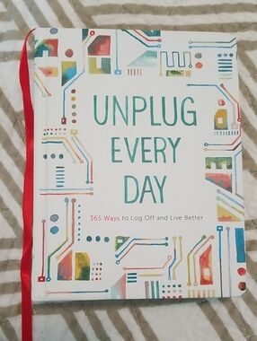 Chronicle Books - Unplug Every Day Guided Journal Book
